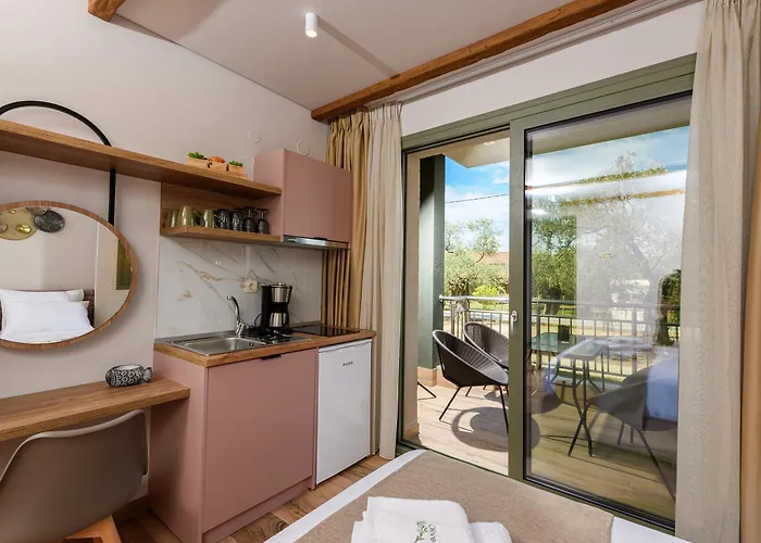 Hotel The Olive Land *